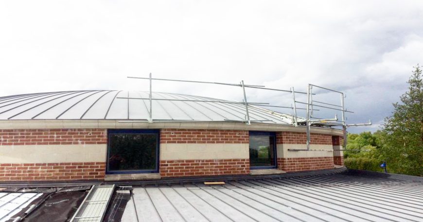 nord-toitures-crematorium-vendin-le-veil-couverture-zinc-joint-debout-cintre-gironne
