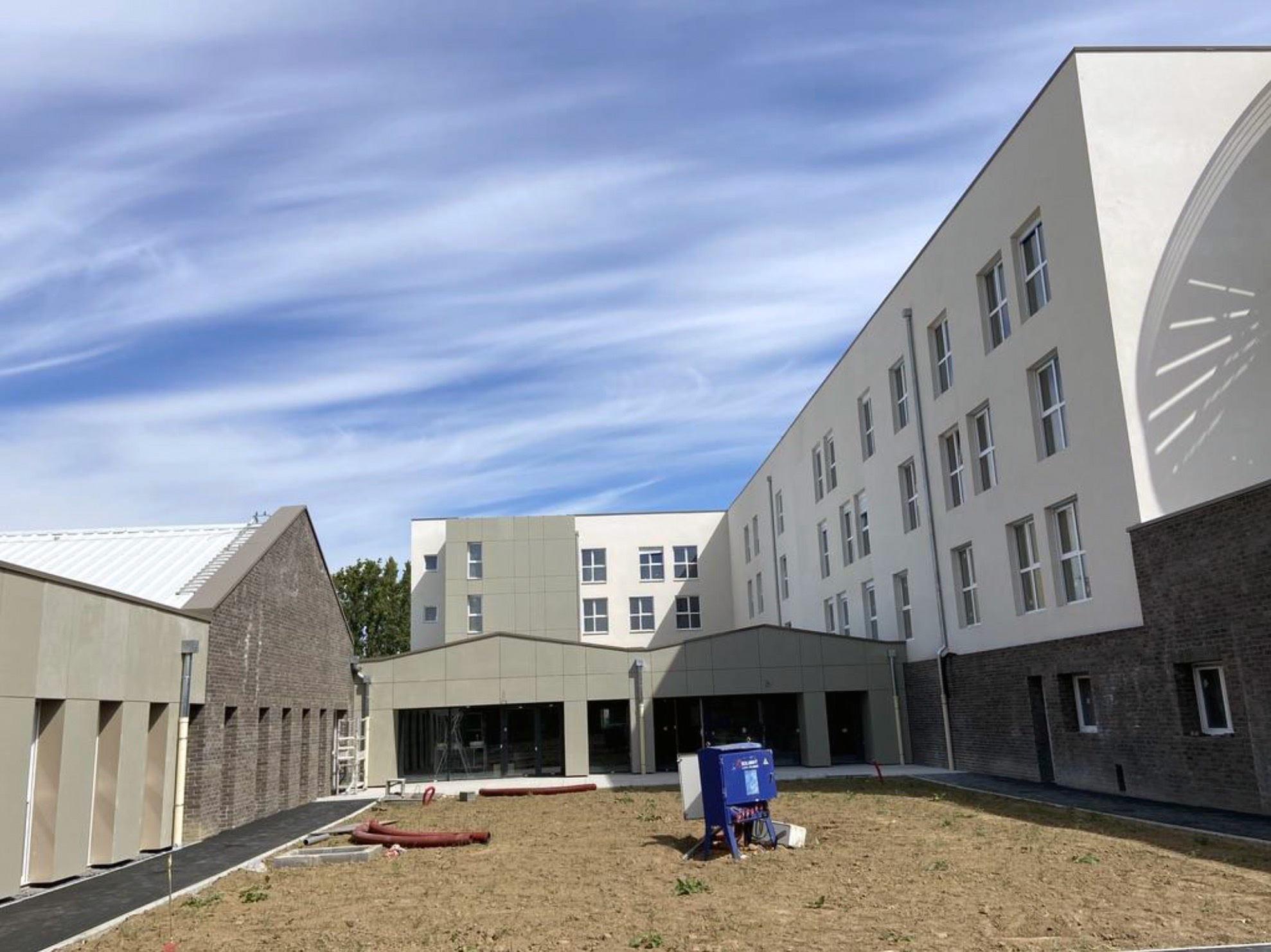 nord-toitures-ehpad-vitry-couverture-acier-etancheite-beton-bardage-composite